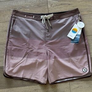 Vuori Cruise Board Shorts Clove Wave Stripe Size 34